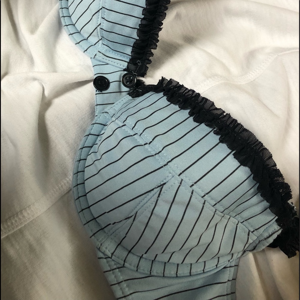 Brand: gloria vanderbilt | Size: 34B 75B | text me for anymore info!